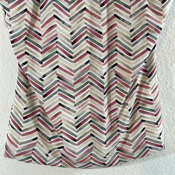 White House Black Market Shirred Tank Blouse Chevron Pattern Sleeveless NWT Sz M - Picture 6 of 10